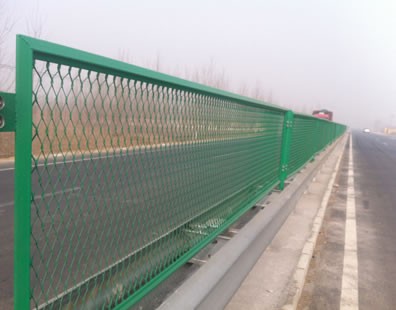 公路钢板护栏网使用案例
